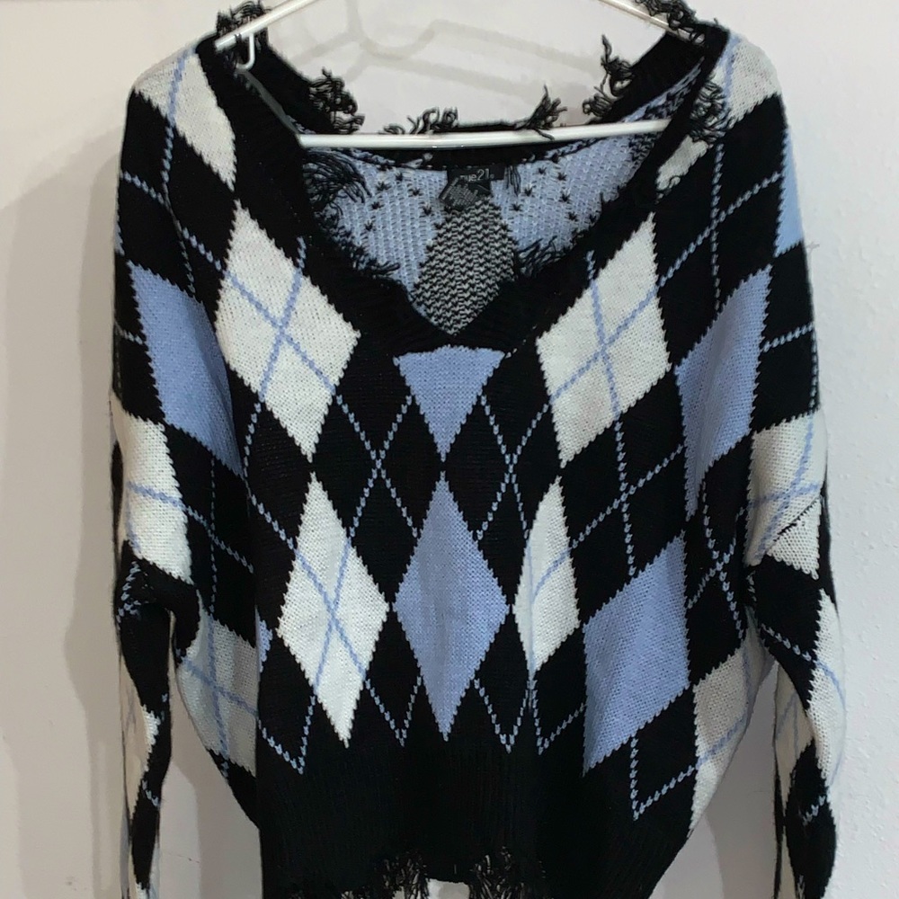 M -  v neck sweater || RUE21